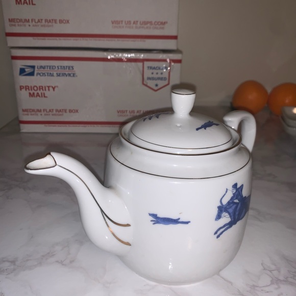 Vintage Made in Taiwan Tea Pot - Picture 11 of 12